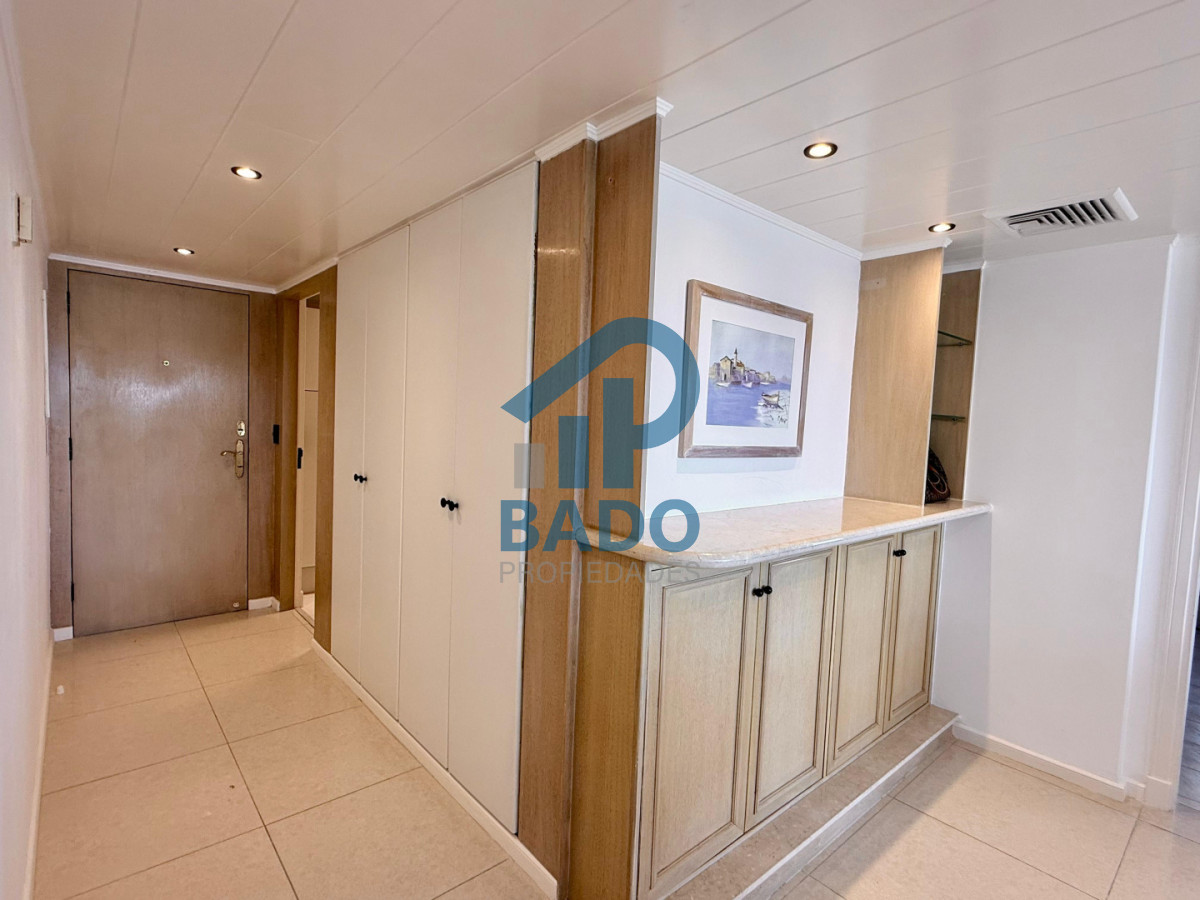 Apartamento ID.111 - Apartamento en Venta Punta del Este  Long Beach 2 dormitorios y medio a 300 mt del mar