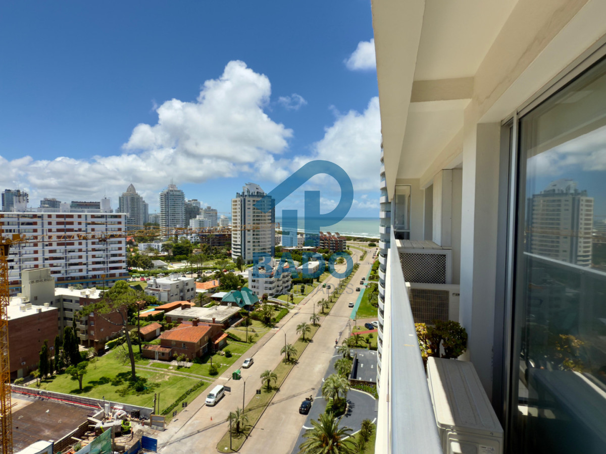 Apartamento ID.111 - Apartamento en Venta Punta del Este  Long Beach 2 dormitorios y medio a 300 mt del mar