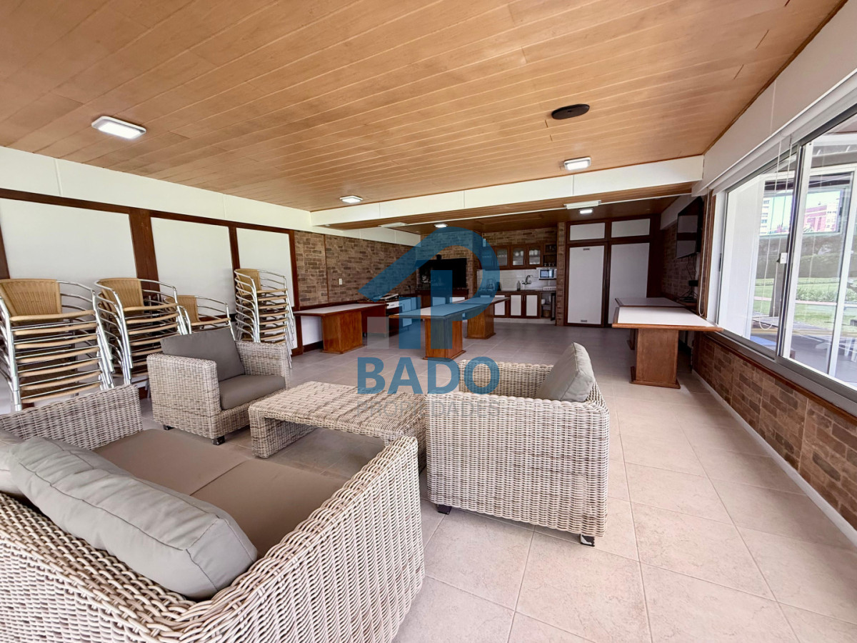 Apartamento ID.111 - Apartamento en Venta Punta del Este  Long Beach 2 dormitorios y medio a 300 mt del mar