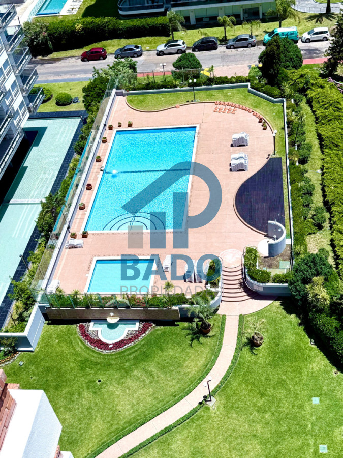 Apartamento ID.111 - Apartamento en Venta Punta del Este  Long Beach 2 dormitorios y medio a 300 mt del mar