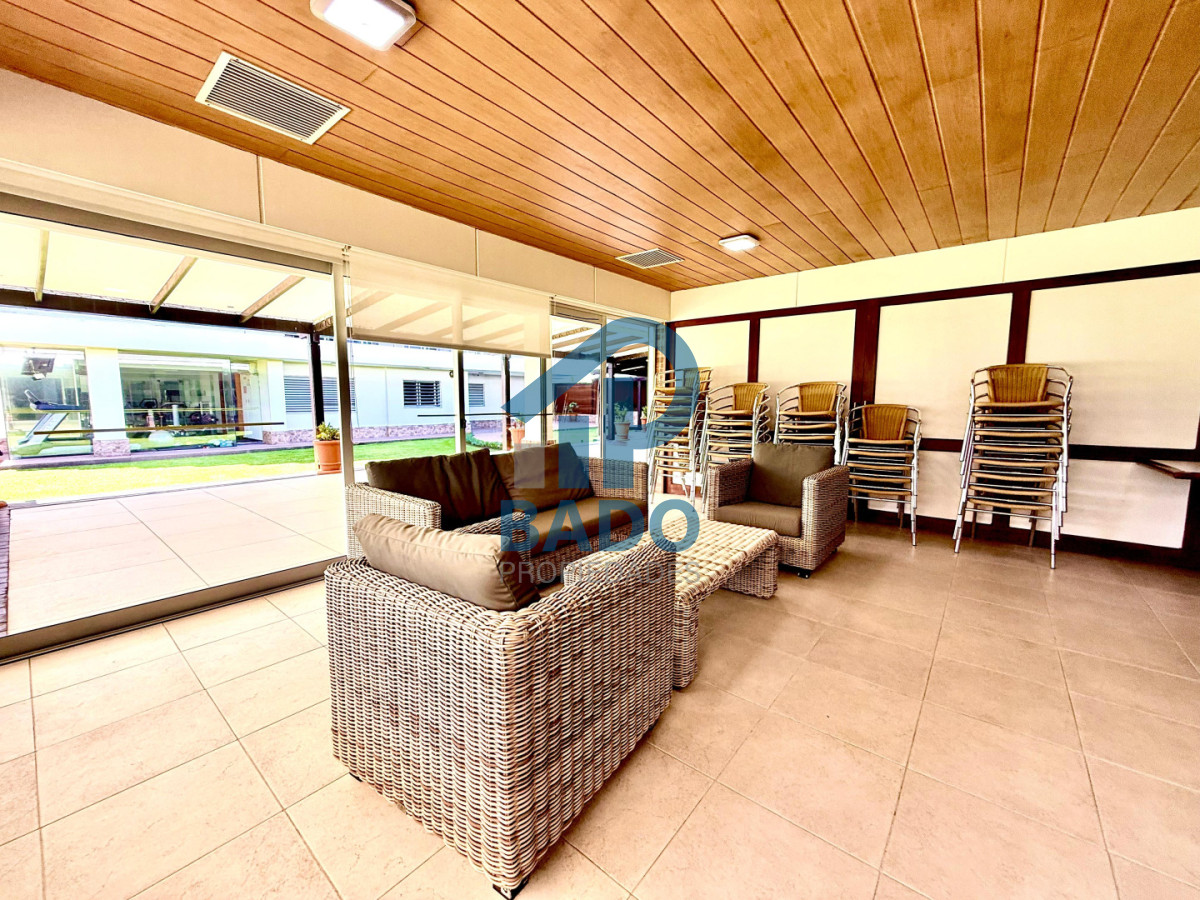 Apartamento ID.111 - Apartamento en Venta Punta del Este  Long Beach 2 dormitorios y medio a 300 mt del mar