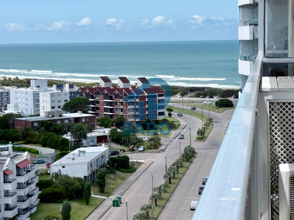 Apartamento ID.111 - Apartamento en Venta Punta del Este  Long Beach 2 dormitorios y medio a 300 mt del mar
