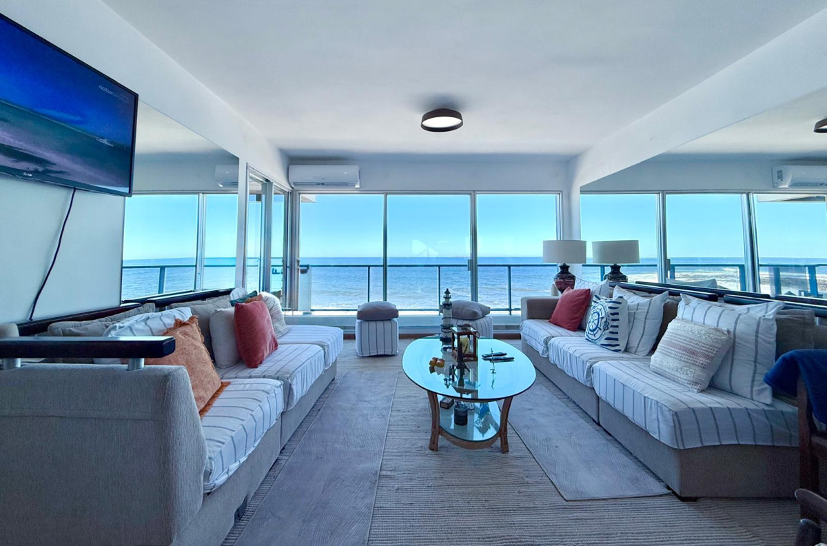 Penthouse 3 dormitorios con barbacoa primera línea Brava