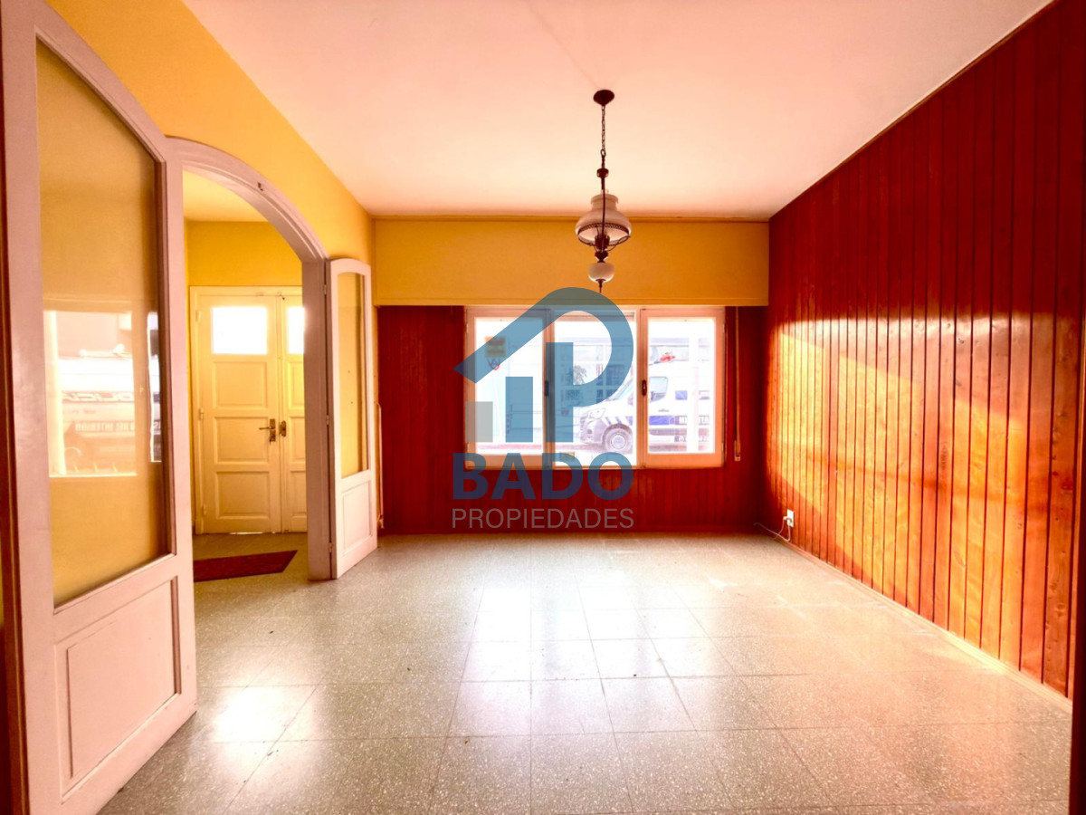 Casa ID.148 - AMPLIA CASA CENTRICA  5 DORMITORIOS CON PISCINA Y JARDIN  