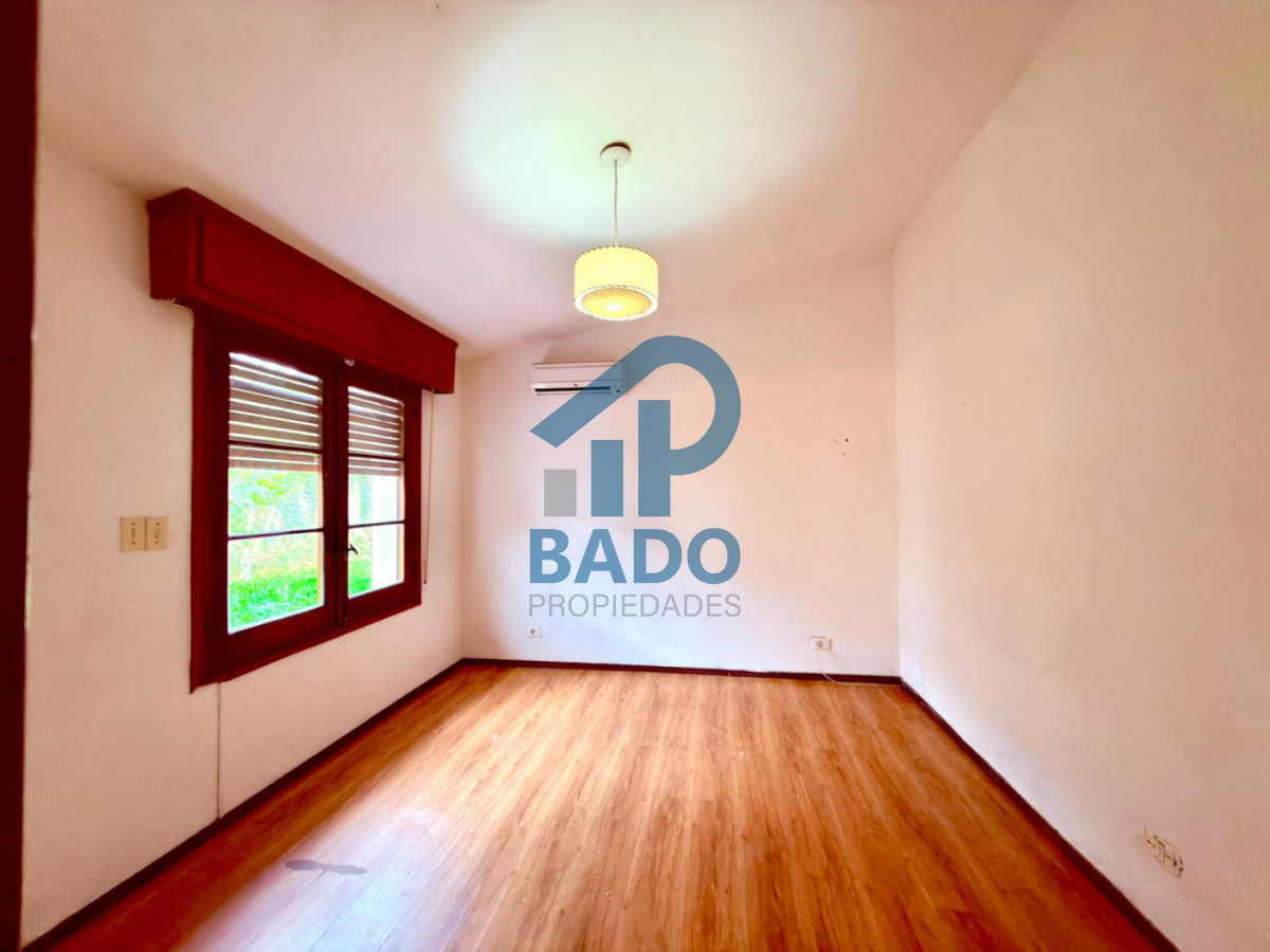 Casa ID.148 - AMPLIA CASA CENTRICA  5 DORMITORIOS CON PISCINA Y JARDIN  