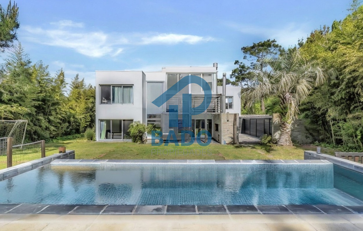 Casa ID.6 - CASA MODERNA CON PISCINA  5 DORM  EN SAN RAFAEL