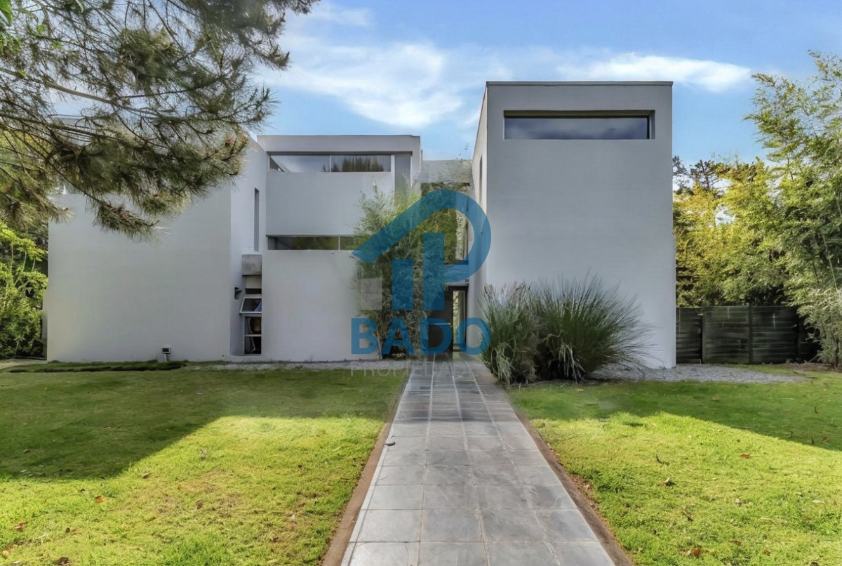 Casa ID.6 - CASA MODERNA CON PISCINA  5 DORM  EN SAN RAFAEL