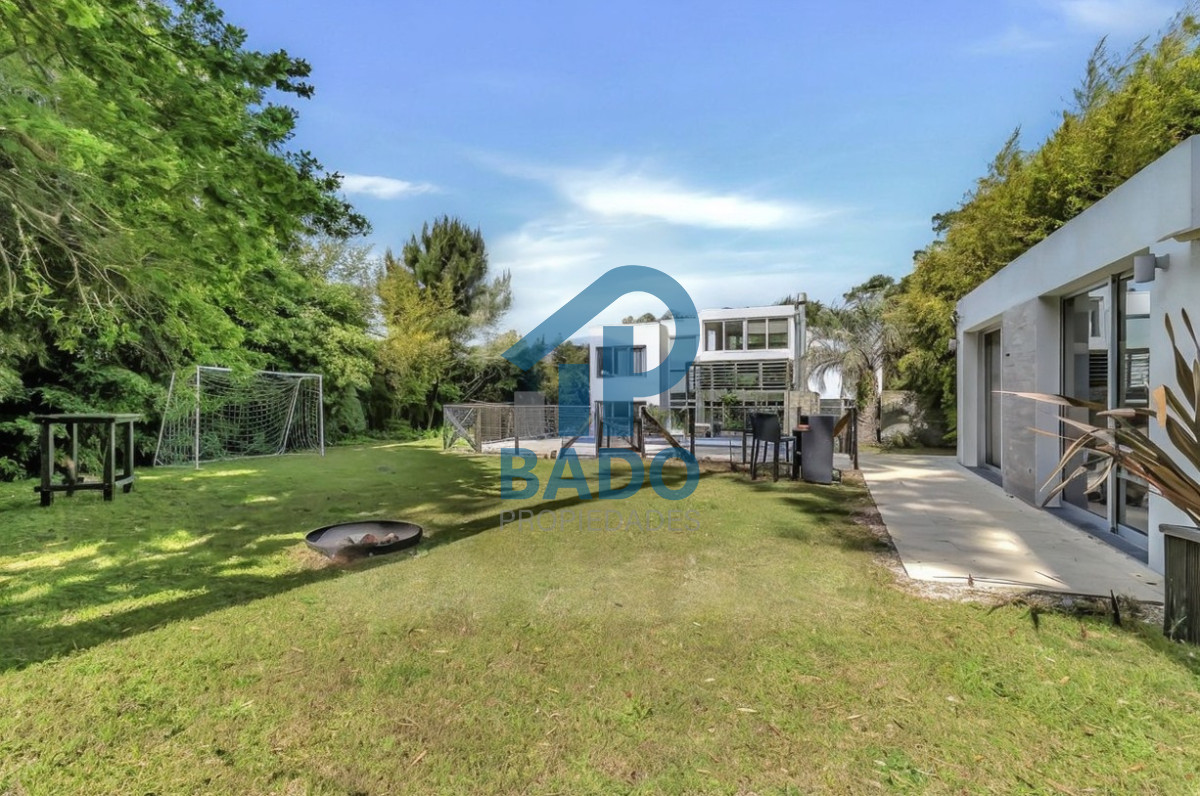 Casa ID.6 - CASA MODERNA CON PISCINA  5 DORM  EN SAN RAFAEL