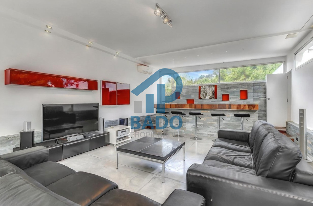 Casa ID.6 - CASA MODERNA CON PISCINA  5 DORM  EN SAN RAFAEL