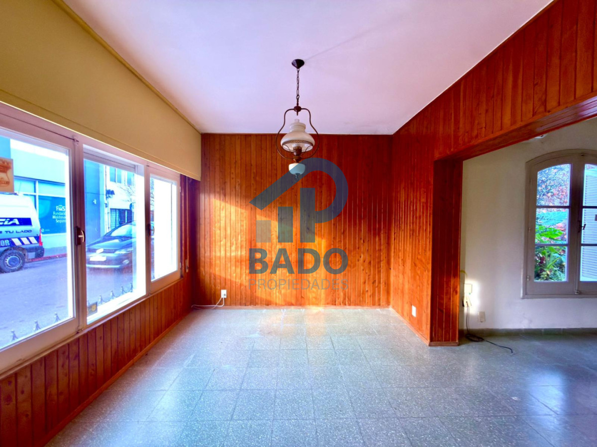 Casa ID.148 - AMPLIA CASA CENTRICA  5 DORMITORIOS CON PISCINA Y JARDIN  