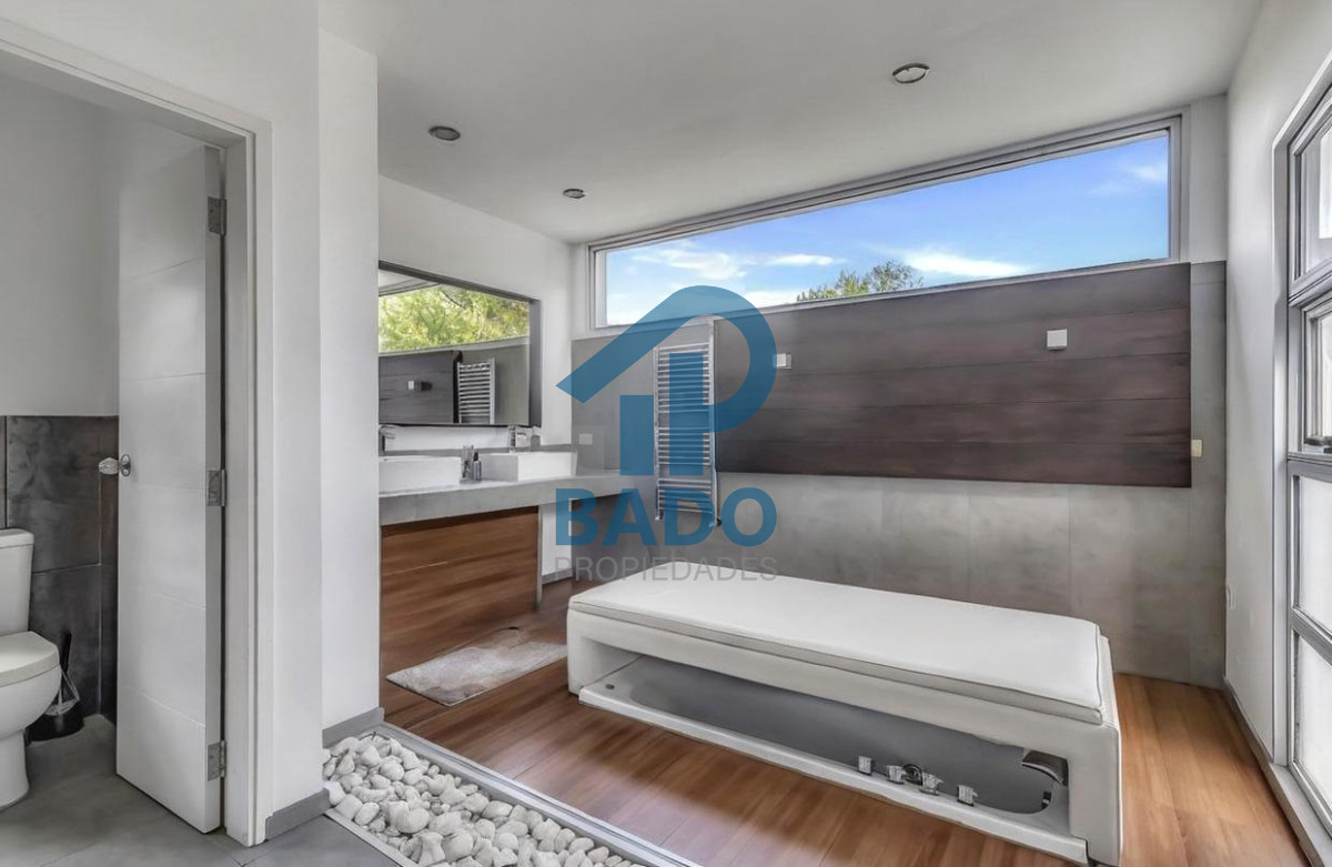 Casa ID.6 - CASA MODERNA CON PISCINA  5 DORM  EN SAN RAFAEL