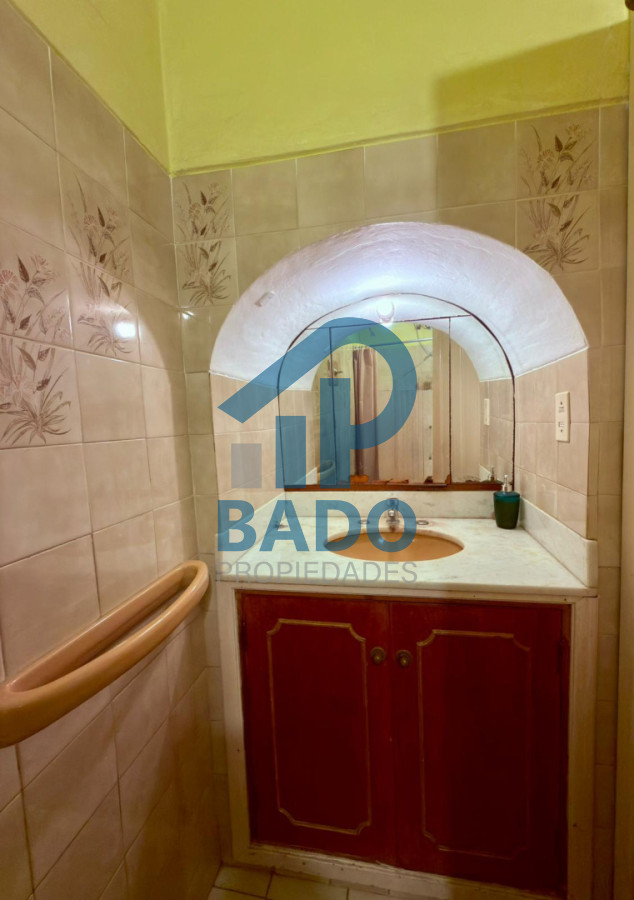 Casa ID.148 - AMPLIA CASA CENTRICA  5 DORMITORIOS CON PISCINA Y JARDIN  