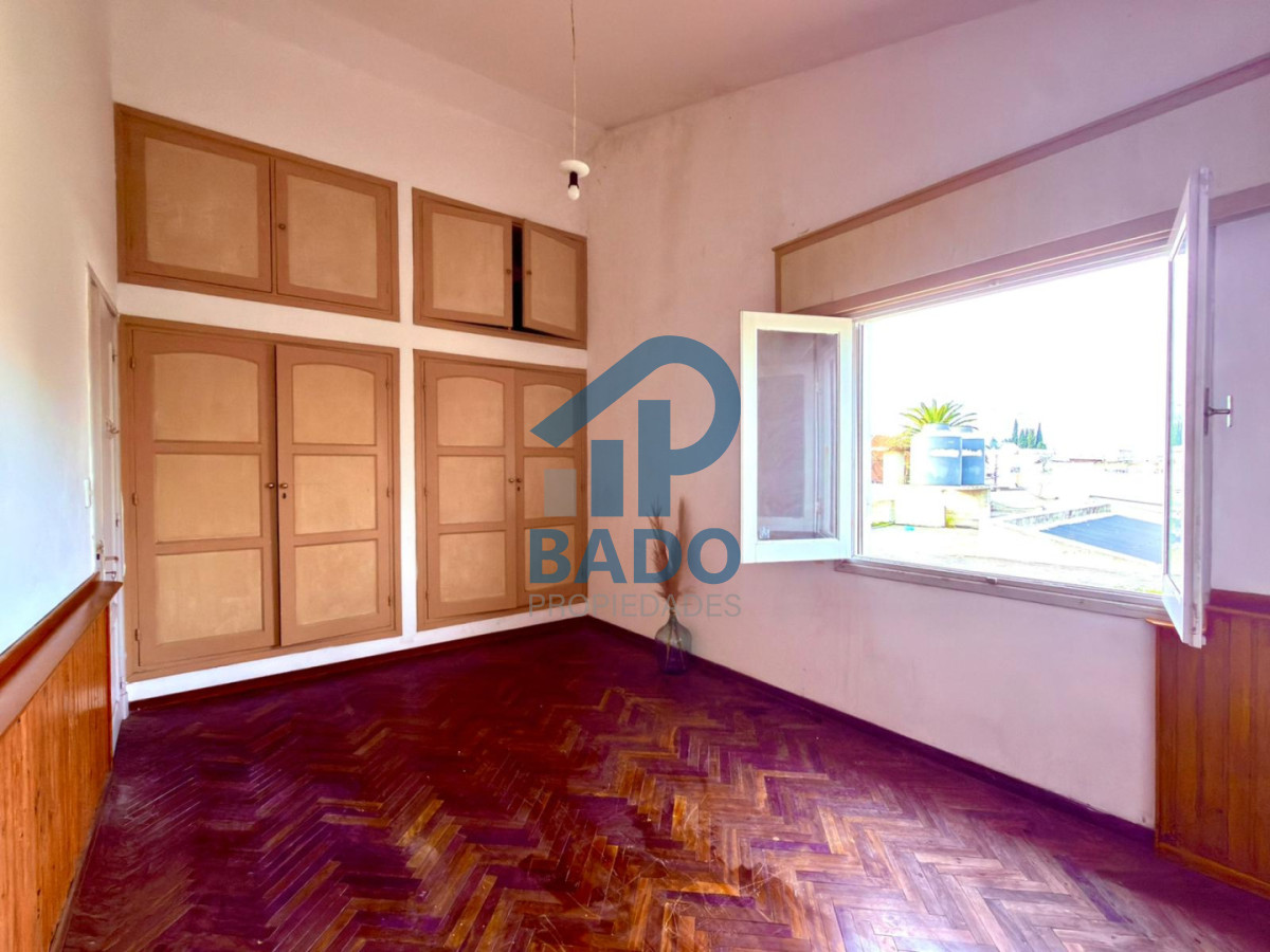 Casa ID.148 - AMPLIA CASA CENTRICA  5 DORMITORIOS CON PISCINA Y JARDIN  
