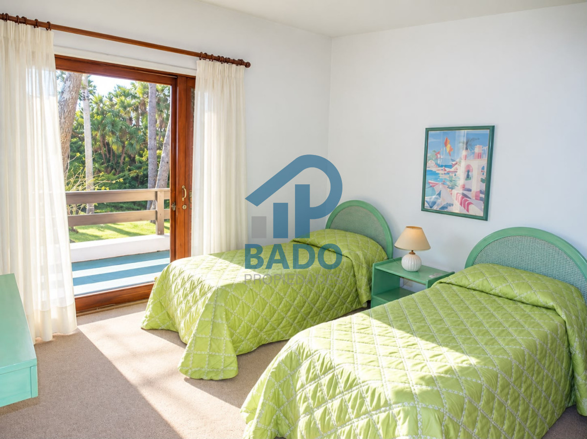 Casa ID.176 - Título: Casa en Mansa - Punta del Este, a pasos del mar