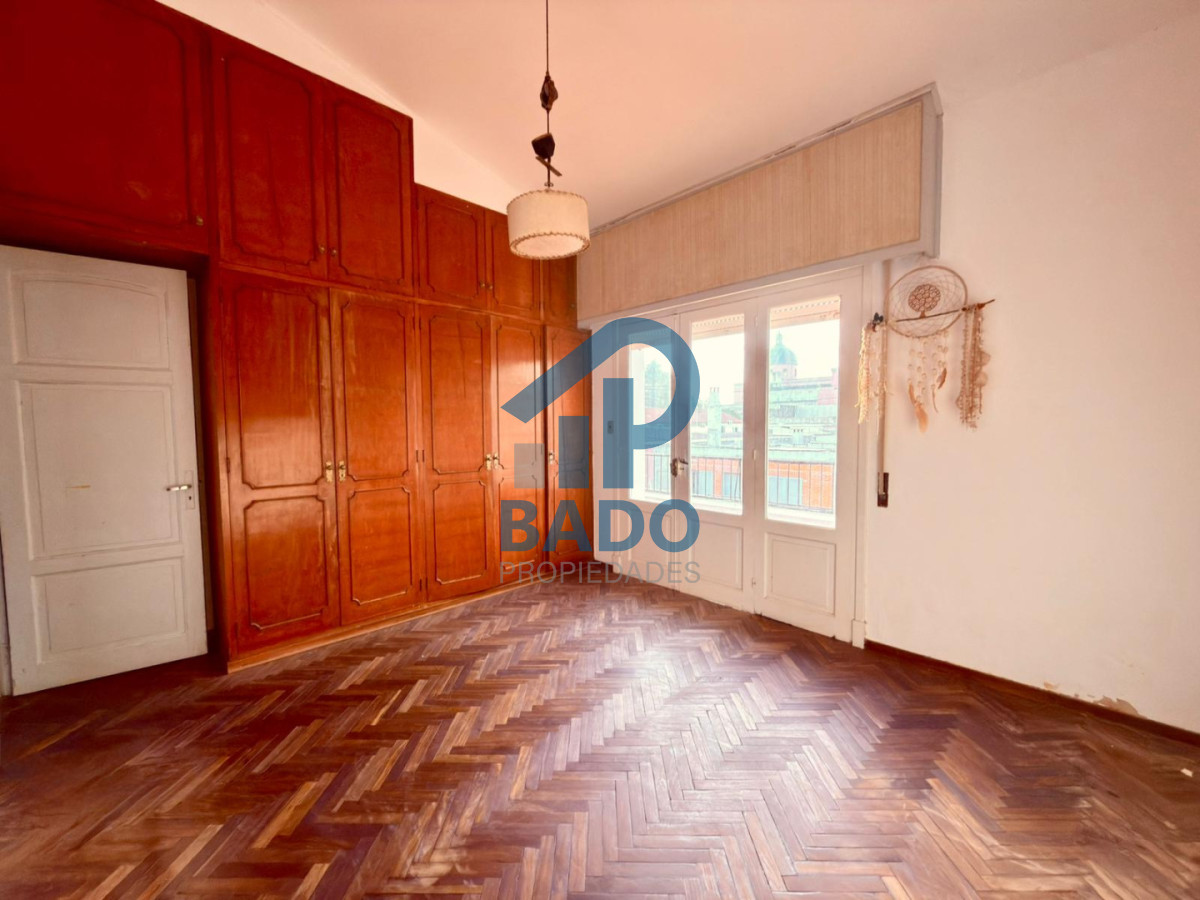 Casa ID.148 - AMPLIA CASA CENTRICA  5 DORMITORIOS CON PISCINA Y JARDIN  