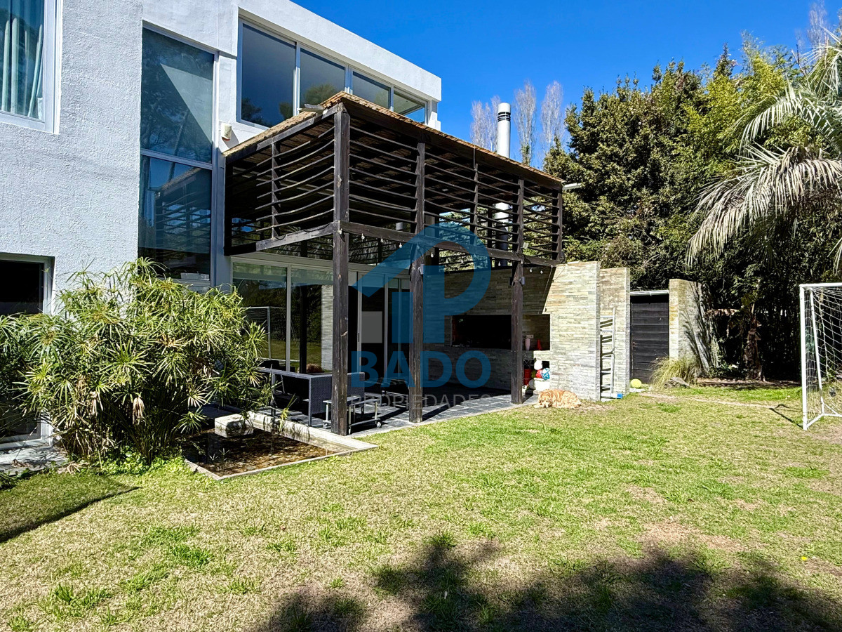 Casa ID.6 - CASA MODERNA CON PISCINA  4 DORM + DEP EN SAN RAFAEL