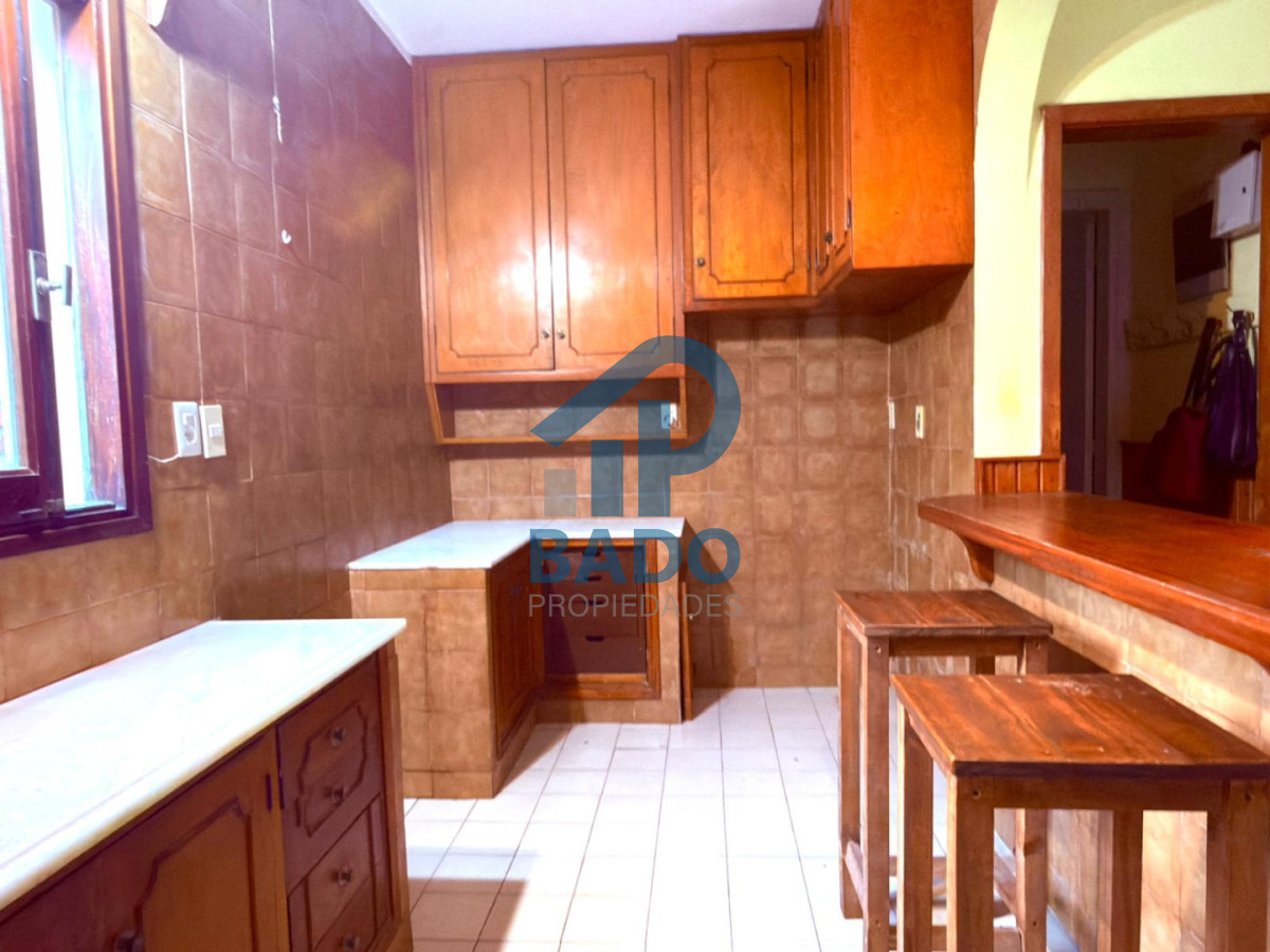 Casa ID.148 - AMPLIA CASA CENTRICA  5 DORMITORIOS CON PISCINA Y JARDIN  