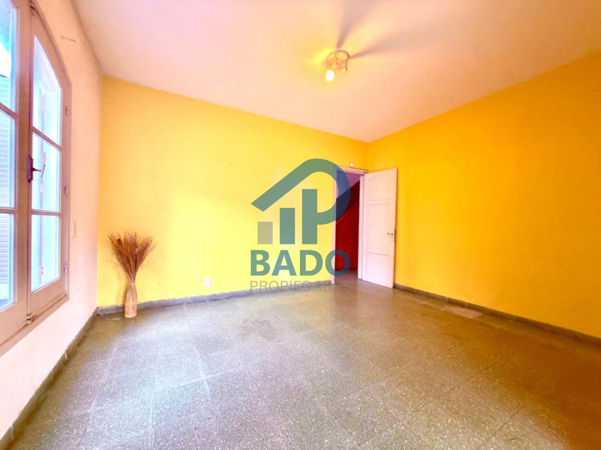 Casa ID.148 - AMPLIA CASA CENTRICA  5 DORMITORIOS CON PISCINA Y JARDIN  