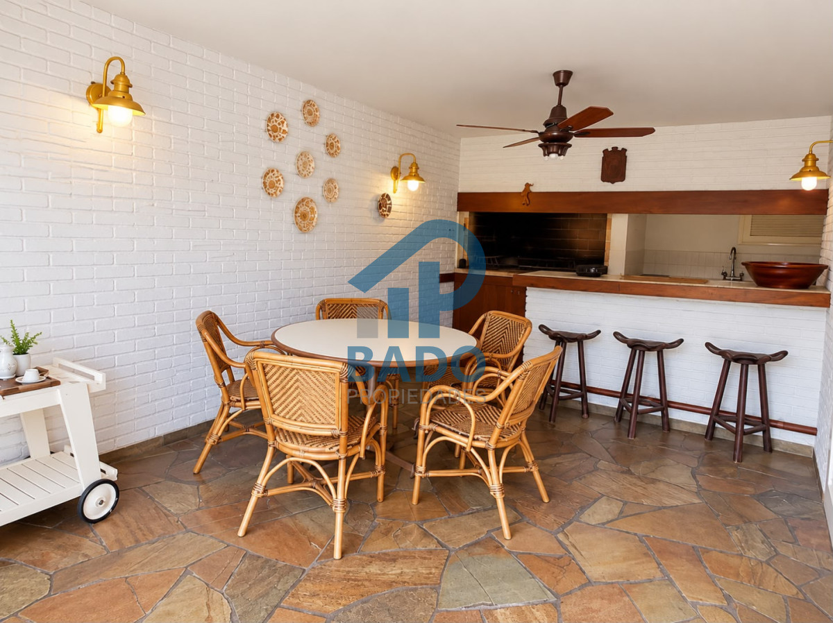 Casa ID.176 - Título: Casa en Mansa - Punta del Este, a pasos del mar