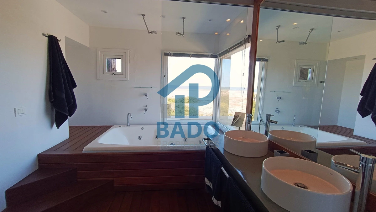 Casa ID.2 - Casa en Venta en Santa Mónica 