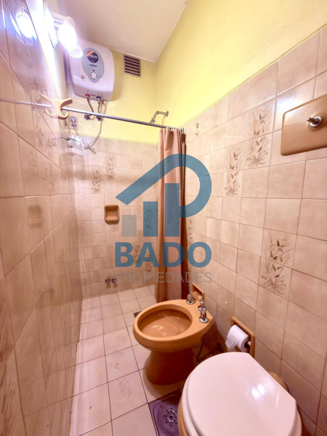 Casa ID.148 - AMPLIA CASA CENTRICA  5 DORMITORIOS CON PISCINA Y JARDIN  