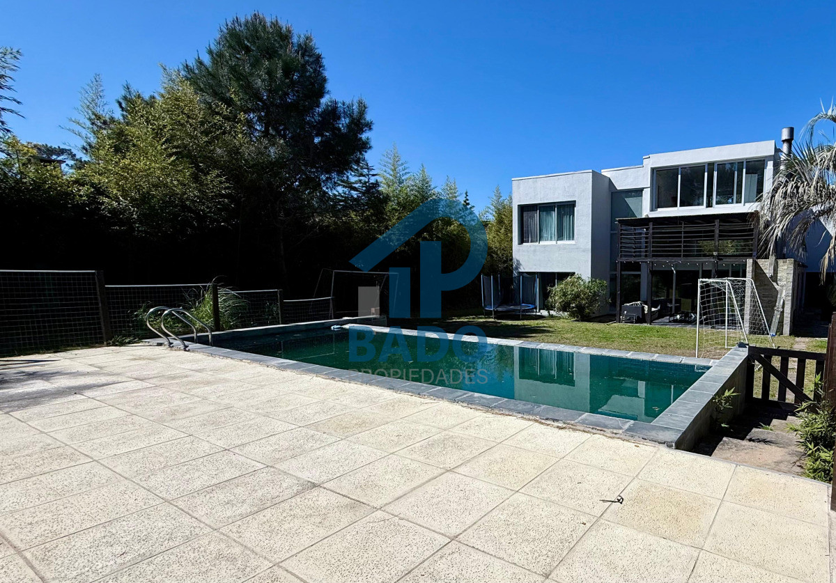 Casa ID.6 - CASA MODERNA CON PISCINA  4 DORM + DEP EN SAN RAFAEL