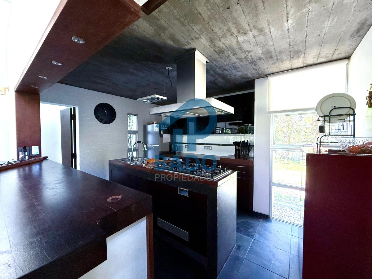 Casa ID.6 - CASA MODERNA CON PISCINA  4 DORM + DEP EN SAN RAFAEL