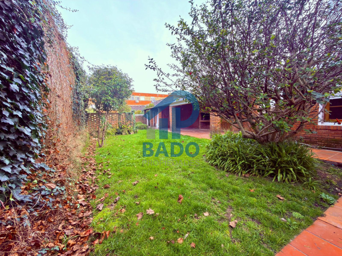 Casa ID.148 - AMPLIA CASA CENTRICA  5 DORMITORIOS CON PISCINA Y JARDIN  