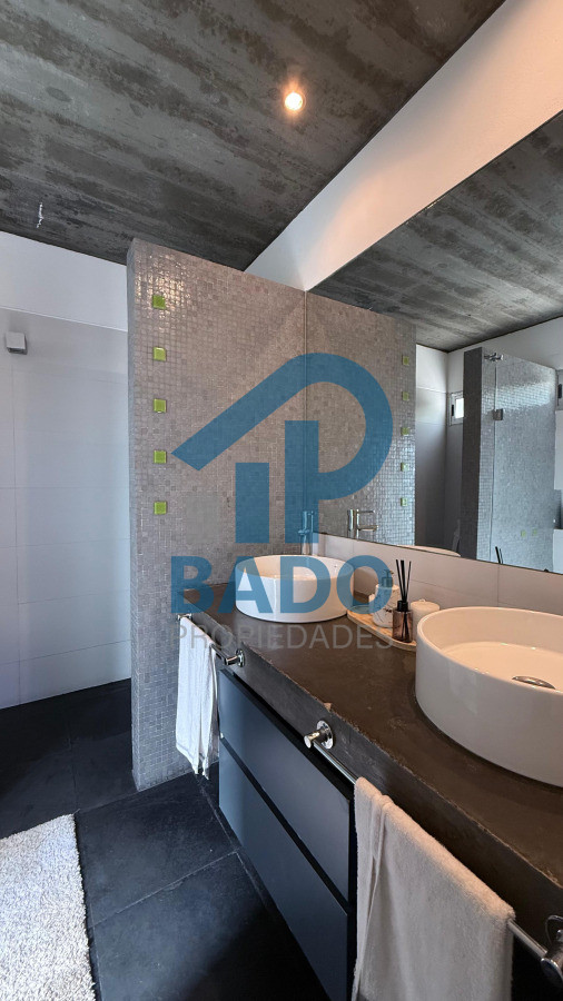 Casa ID.6 - CASA MODERNA CON PISCINA  4 DORM + DEP EN SAN RAFAEL