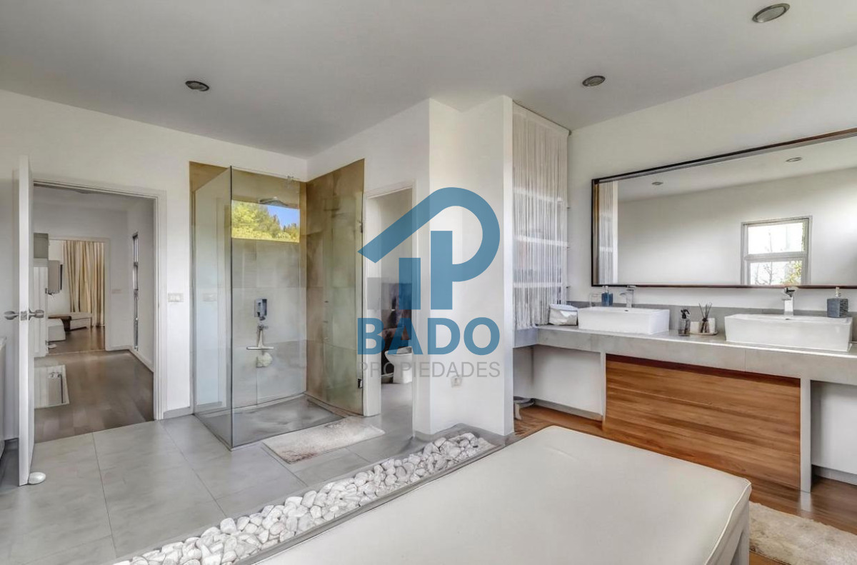 Casa ID.6 - CASA MODERNA CON PISCINA  5 DORM  EN SAN RAFAEL