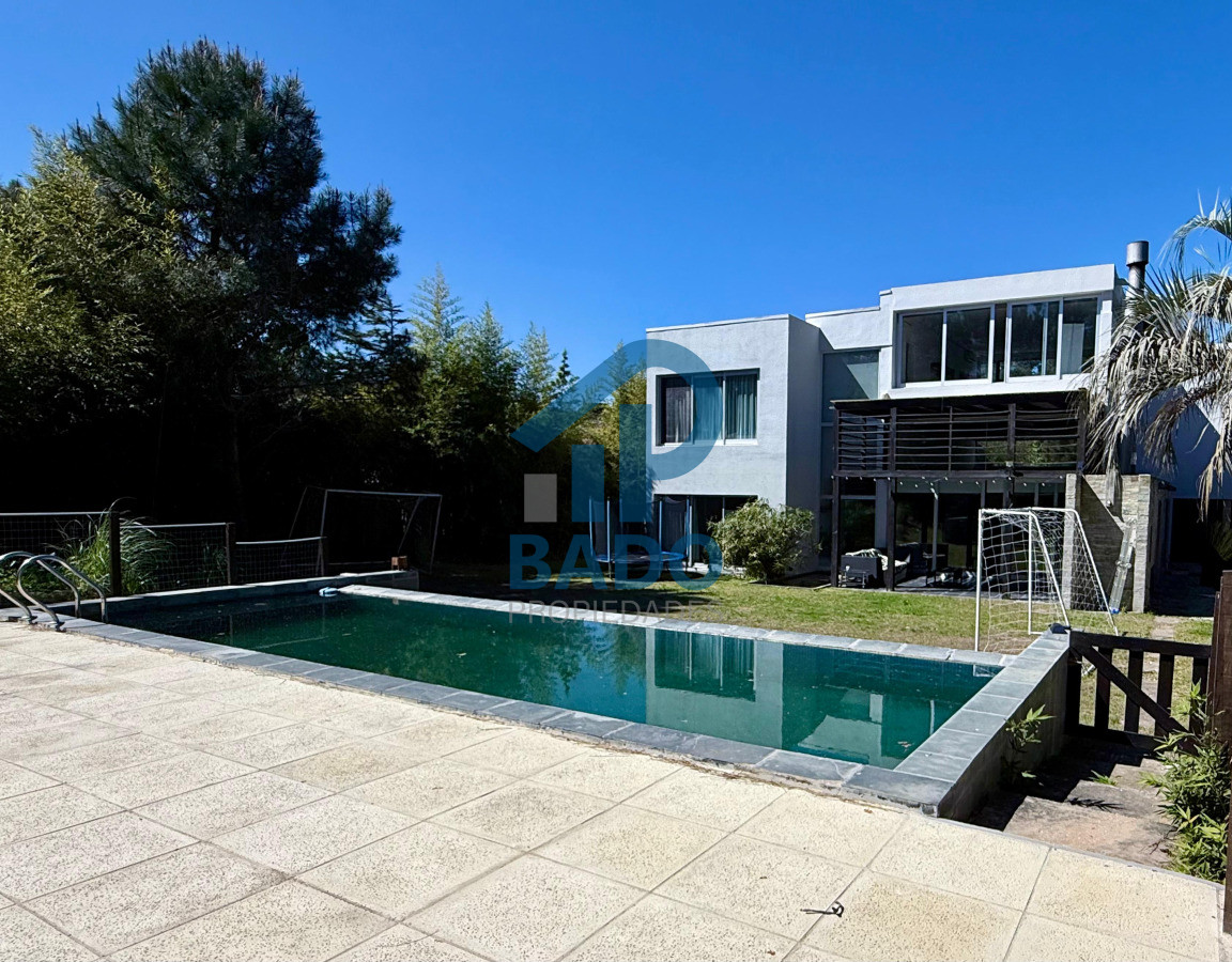 Casa ID.6 - CASA MODERNA CON PISCINA  4 DORM + DEP EN SAN RAFAEL