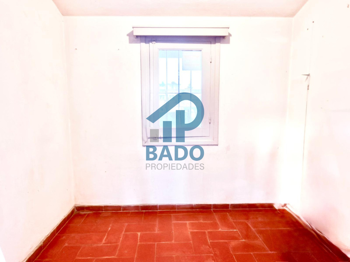 Casa ID.148 - AMPLIA CASA CENTRICA  5 DORMITORIOS CON PISCINA Y JARDIN  