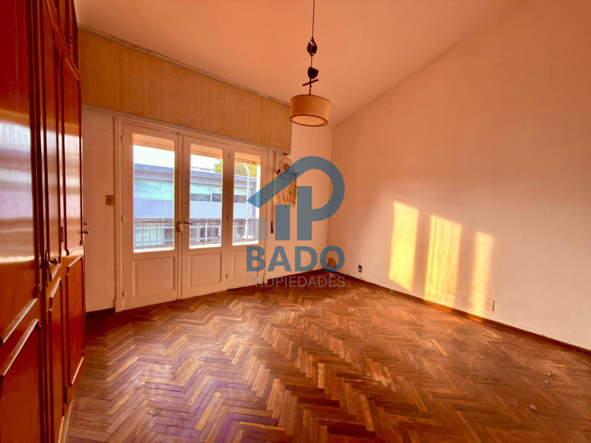 Casa ID.148 - AMPLIA CASA CENTRICA  5 DORMITORIOS CON PISCINA Y JARDIN  