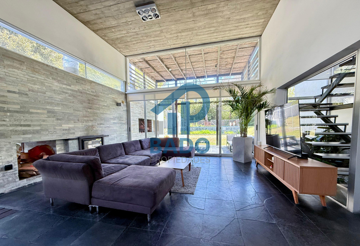 Casa ID.6 - CASA MODERNA CON PISCINA  4 DORM + DEP EN SAN RAFAEL