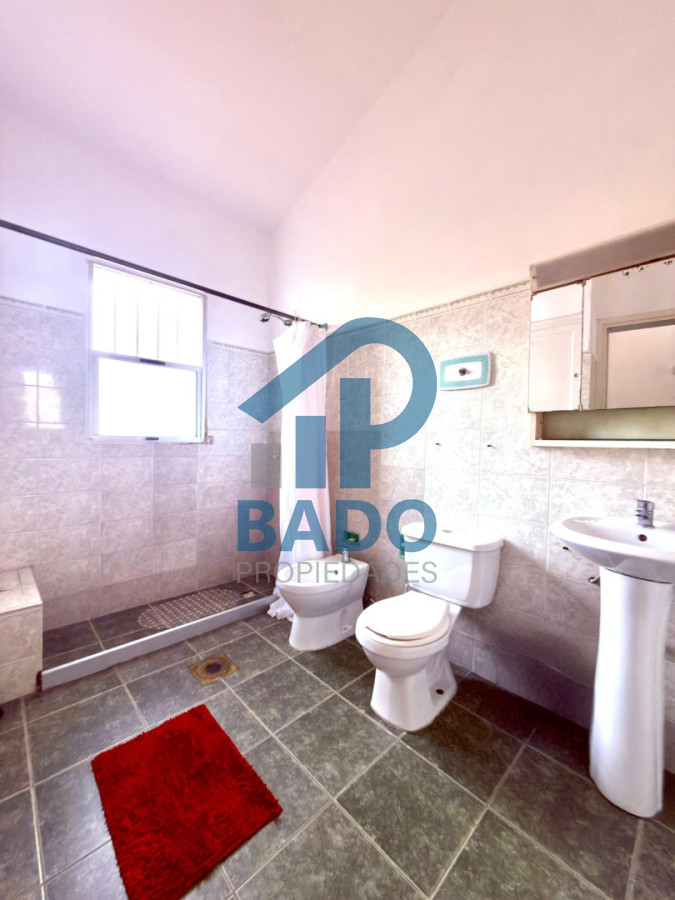 Casa ID.148 - AMPLIA CASA CENTRICA  5 DORMITORIOS CON PISCINA Y JARDIN  