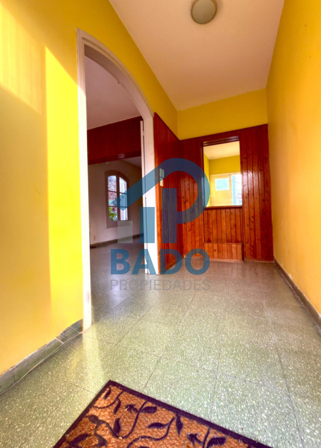 Casa ID.148 - AMPLIA CASA CENTRICA  5 DORMITORIOS CON PISCINA Y JARDIN  
