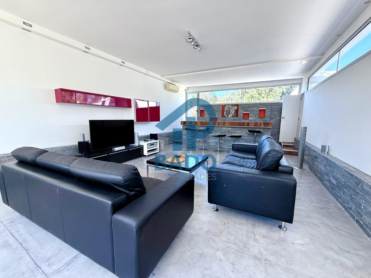 Casa ID.6 - CASA MODERNA CON PISCINA  4 DORM + DEP EN SAN RAFAEL