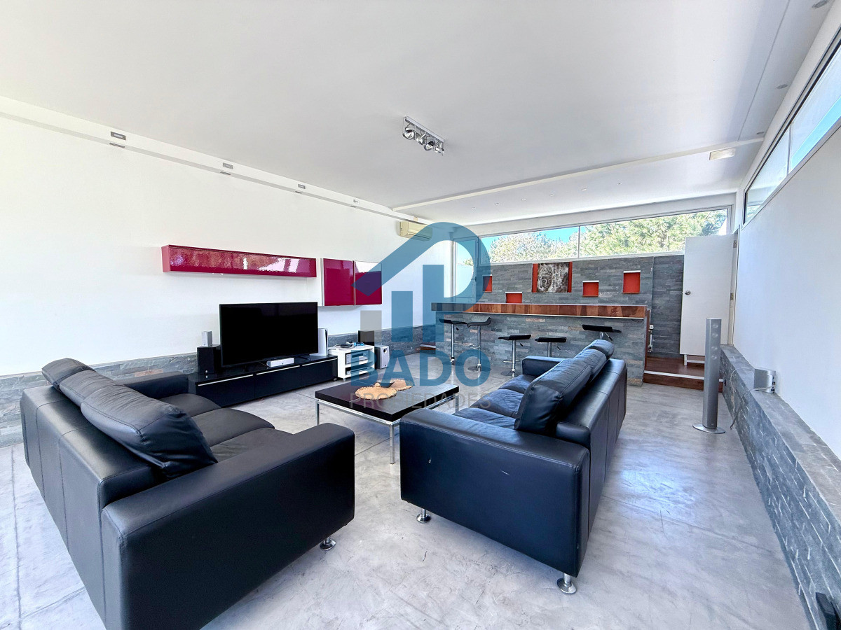 Casa ID.6 - CASA MODERNA CON PISCINA  4 DORM + DEP EN SAN RAFAEL