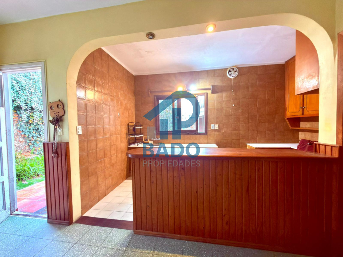 Casa ID.148 - AMPLIA CASA CENTRICA  5 DORMITORIOS CON PISCINA Y JARDIN  