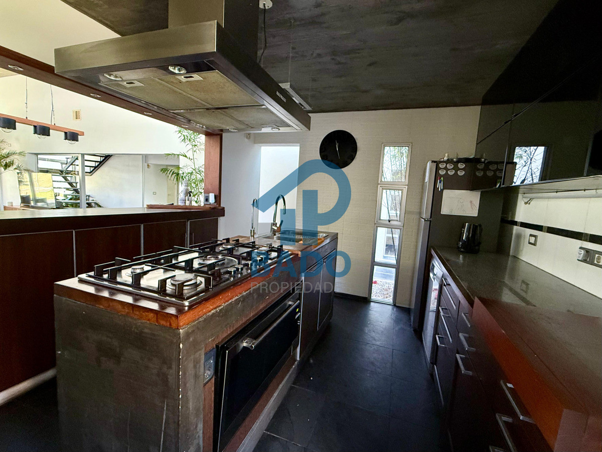 Casa ID.6 - CASA MODERNA CON PISCINA  4 DORM + DEP EN SAN RAFAEL