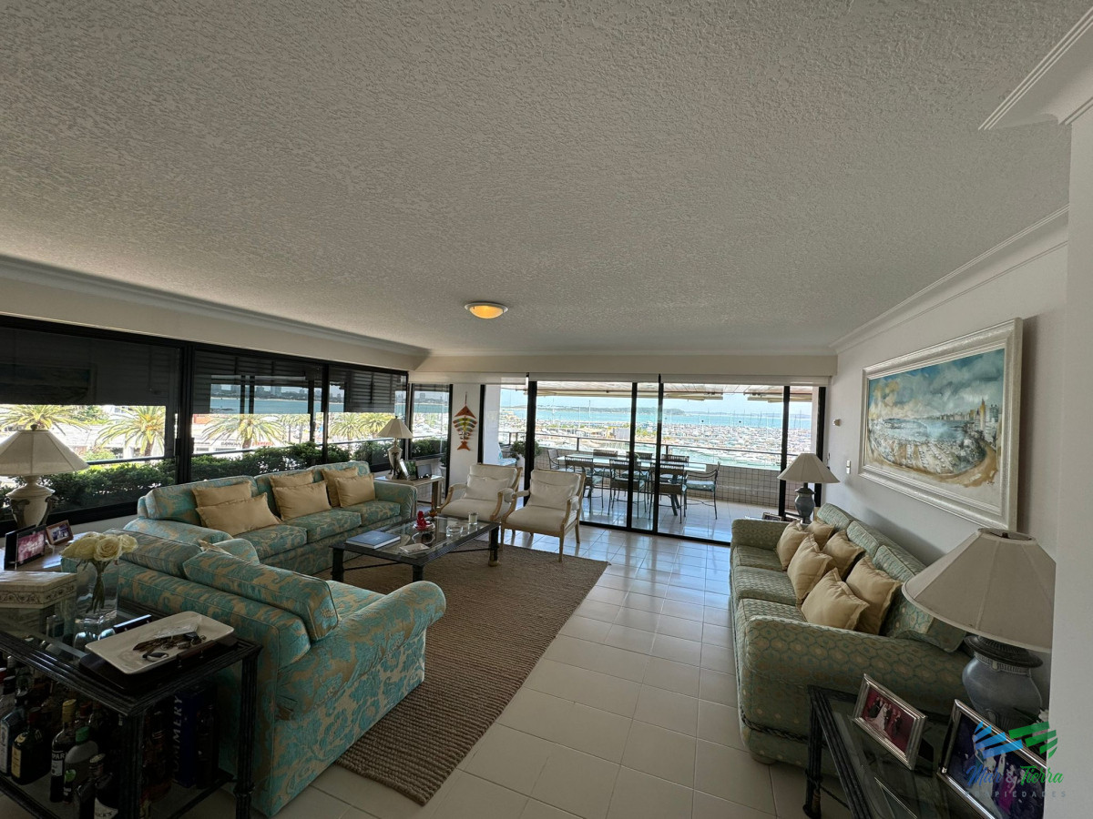 Apartamento ID.5788 - Apartamento en Venta de 3 Dormitorios en Punta del este , Puerto , Península , Edificio Portofino