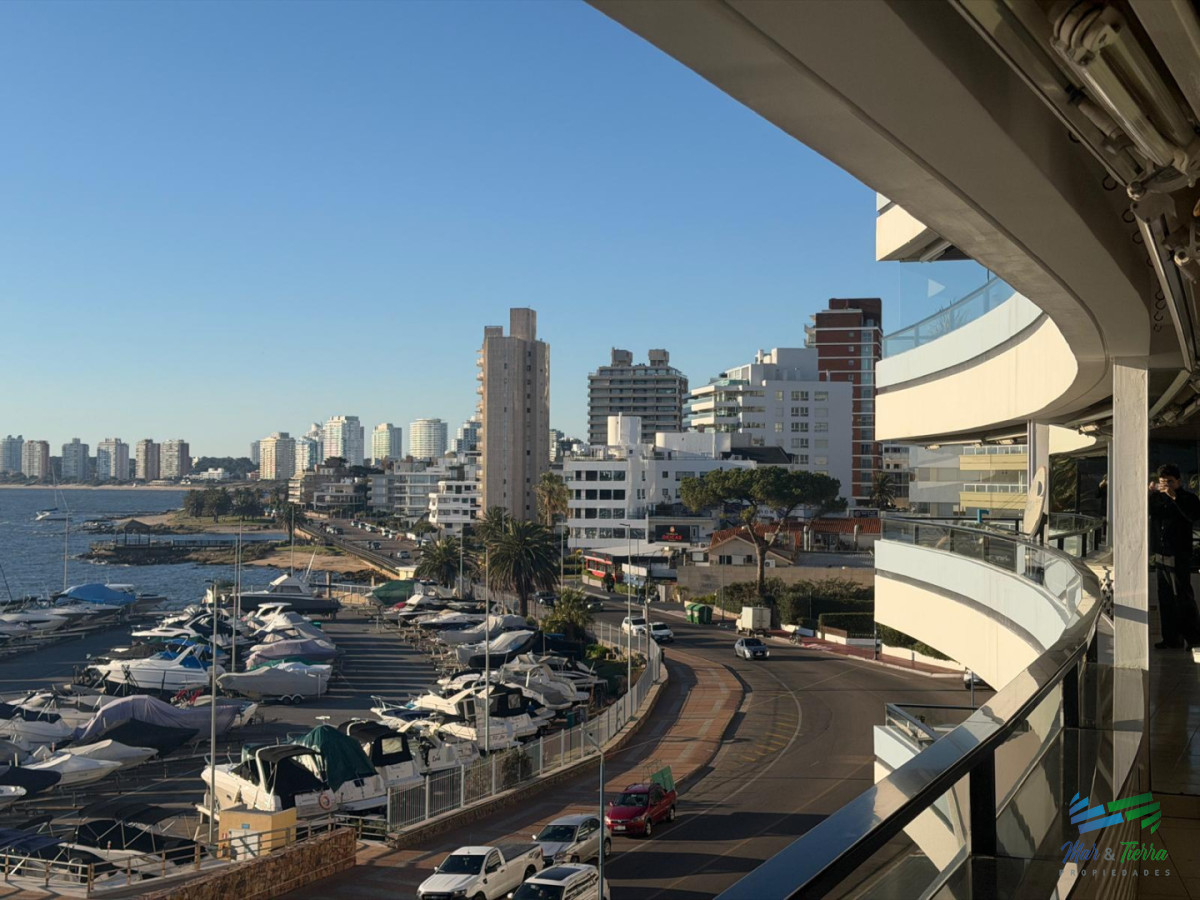 Apartamento ID.5788 - Apartamento en Venta de 3 Dormitorios en Punta del este , Puerto , Península , Edificio Portofino