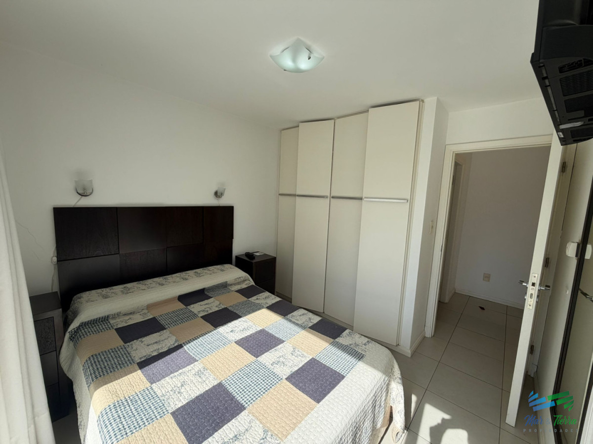 Apartamento ID.5896 - Apartamento de 1 dormitorio en Venta en Punta del este , Península , Bajos gastos a pasos del mar 