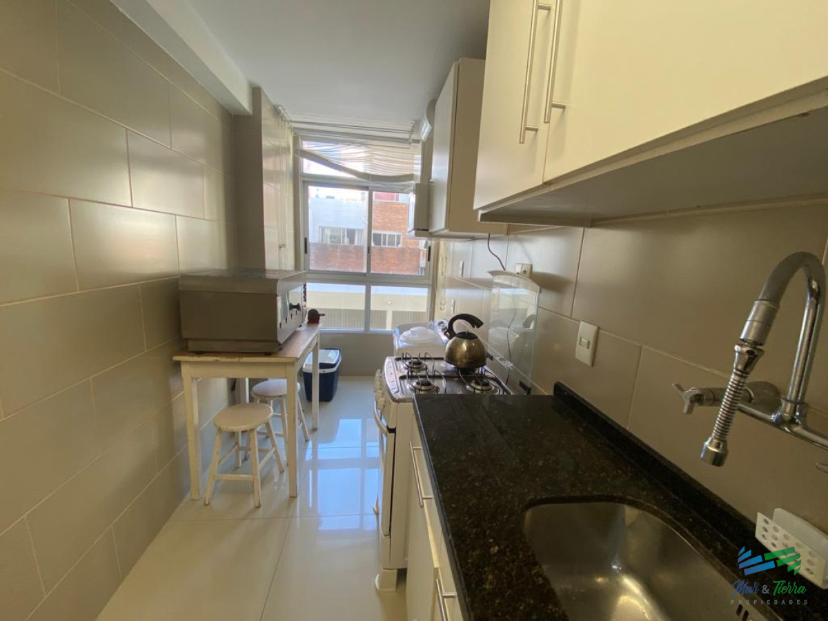 Apartamento ID.4878 - En venta apartamento 2 dormitorios sobre calle 20, Peninsula, Punta del Este