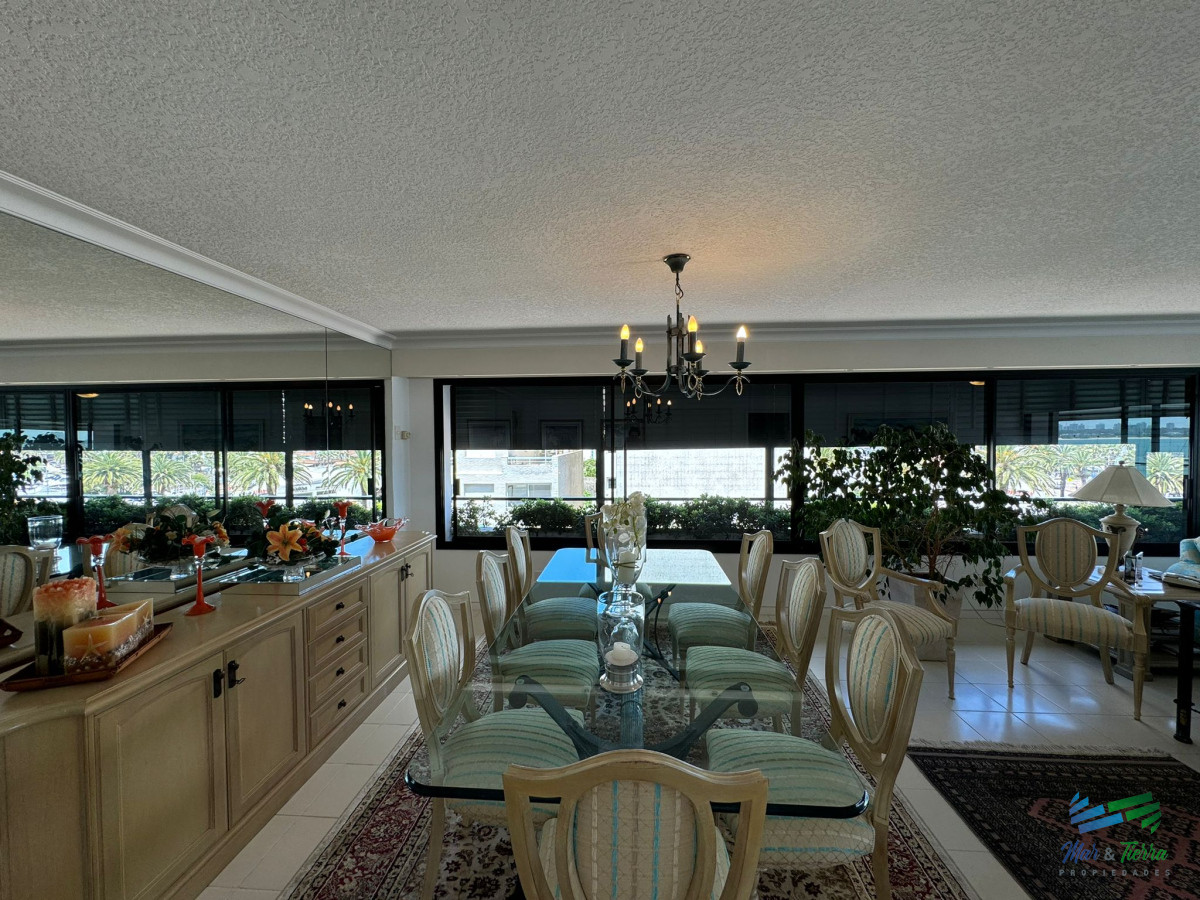 Apartamento ID.5788 - Apartamento en Venta de 3 Dormitorios en Punta del este , Puerto , Península , Edificio Portofino