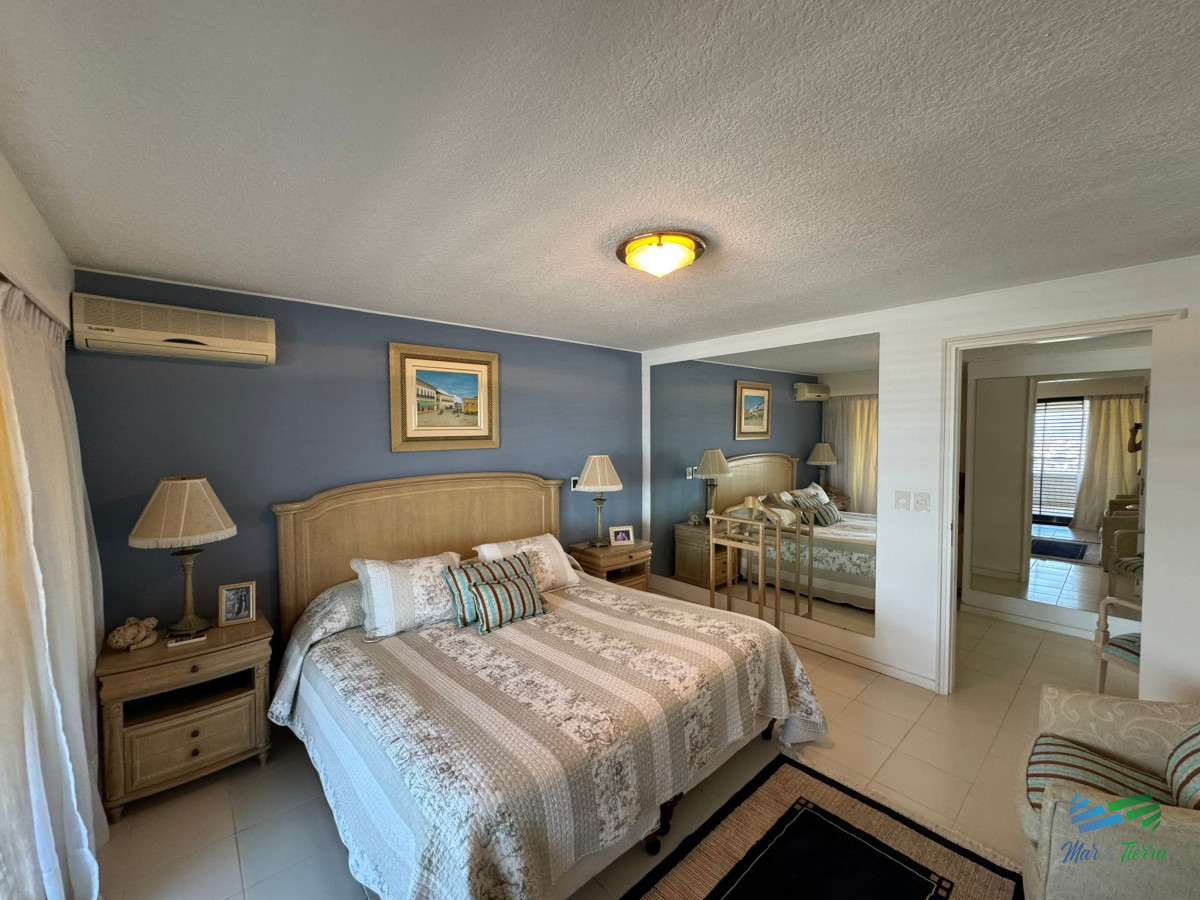 Apartamento ID.5788 - Apartamento en Venta de 3 Dormitorios en Punta del este , Puerto , Península , Edificio Portofino