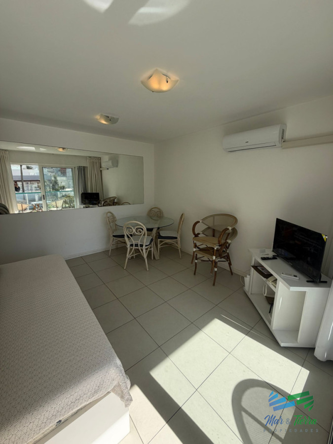 Apartamento ID.5896 - Apartamento de 1 dormitorio en Venta en Punta del este , Península , Bajos gastos a pasos del mar 
