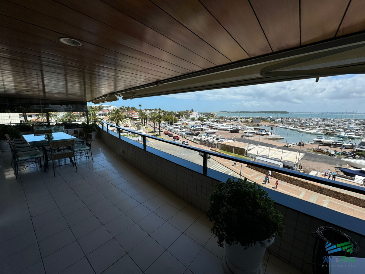Apartamento ID.5788 - Apartamento en Venta de 3 Dormitorios en Punta del este , Puerto , Península , Edificio Portofino