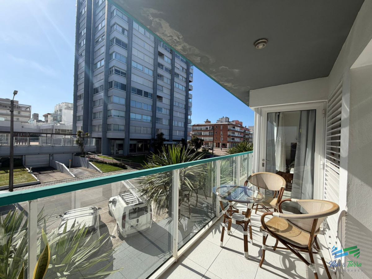 Apartamento ID.5896 - Apartamento de 1 dormitorio en Venta en Punta del este , Península , Bajos gastos a pasos del mar 