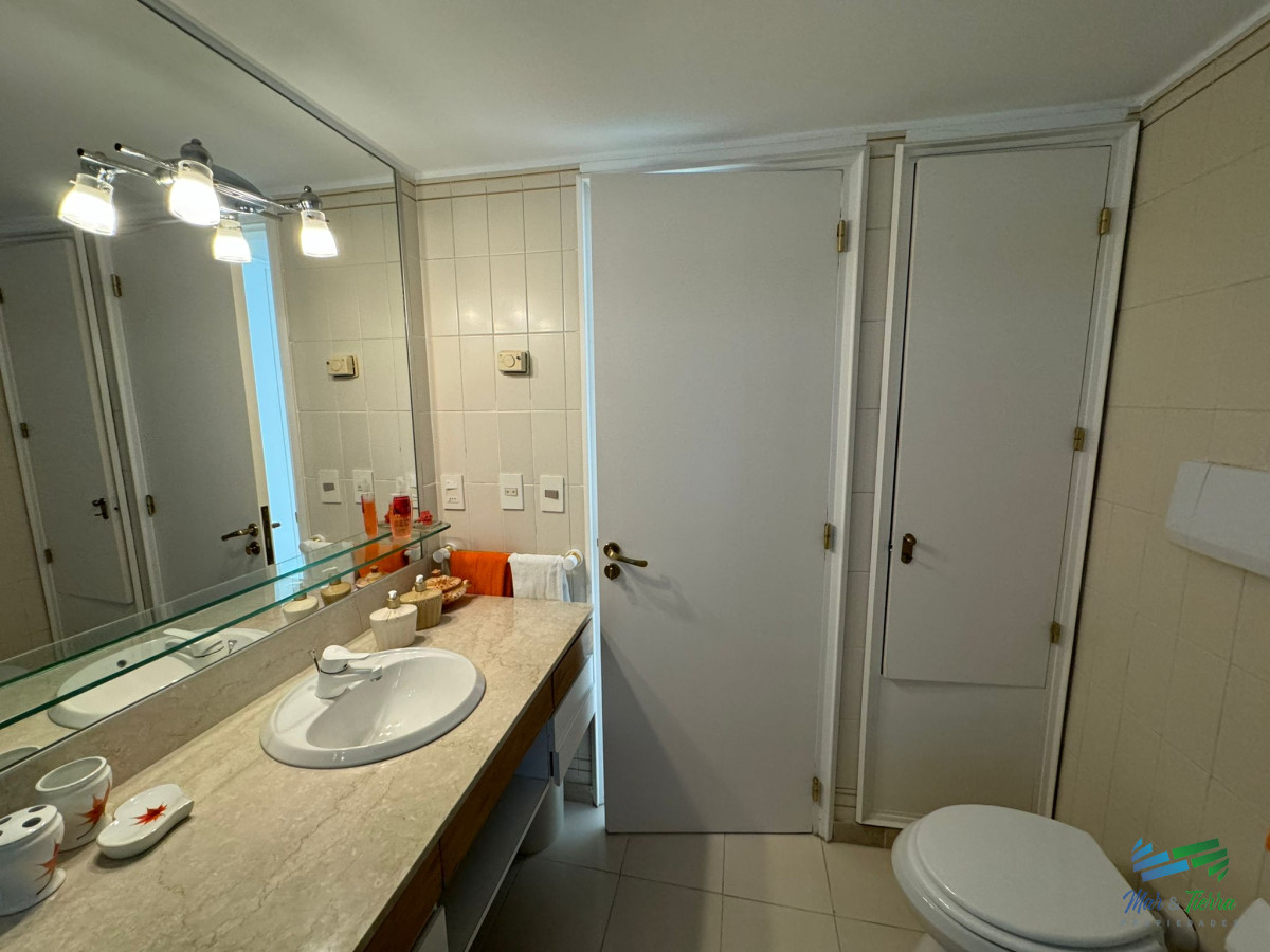 Apartamento ID.5788 - Apartamento en Venta de 3 Dormitorios en Punta del este , Puerto , Península , Edificio Portofino